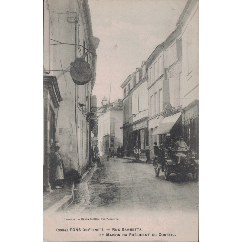 PONS - RUE GAMBETTA - AUTOMOBILE - COMMERCE - ANIMATION - NON CIRCULEE.