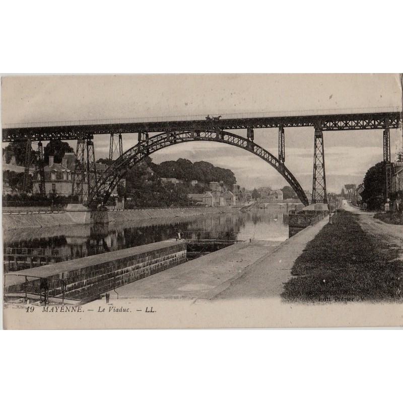 MAYENNE - LE VIADUC ET LES QUAIS - NON CIRCULEE.