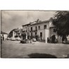 MARCOLES - PLACE DE LA FONTAINE ET MONUMENT AUX MORTS - CARTE AVEC TEXTE.