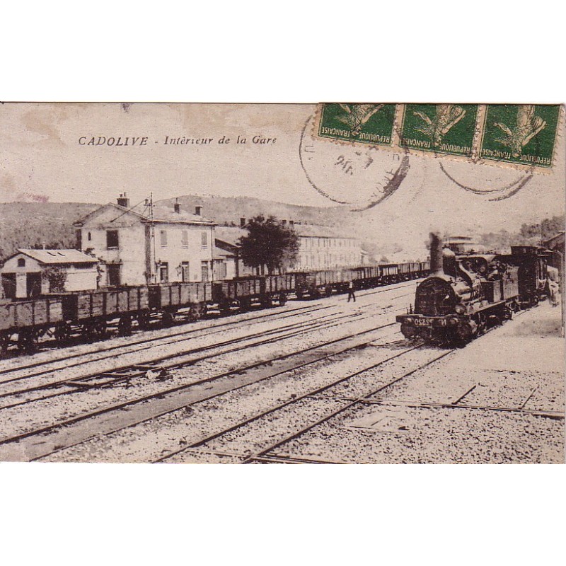 CADOLIVE - INTERIEUR DE LA GARE - CARTE DATEE DE 1920.