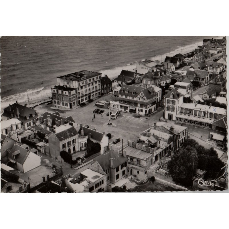 COUTAINVILLE -  VUE AERIENNE - LA GRANDE PLACE ET L'HOTEL DE LA PLAGE - CARTE NON CIRCULEE.