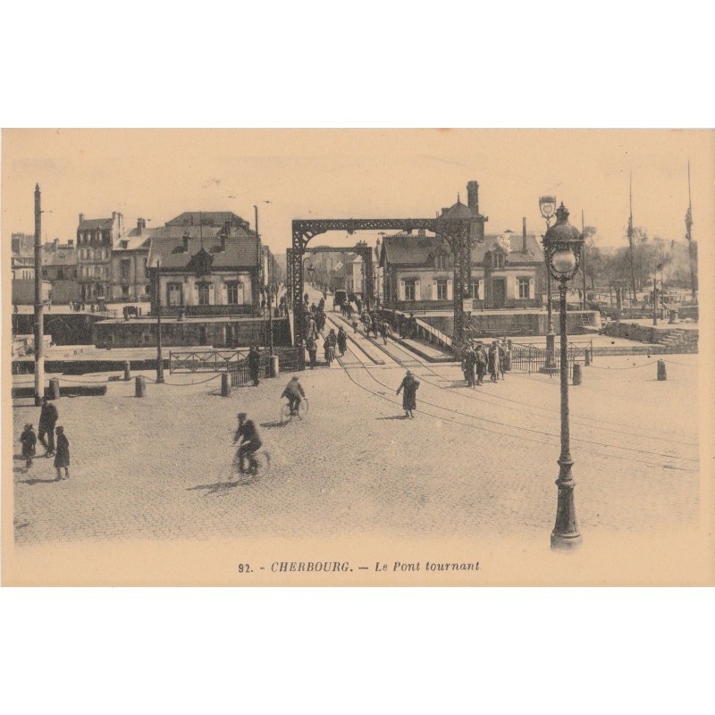 CHERBOURG  - LE PONT TOURNANT - ANIMATION - CARTE NON CIRCULEE.