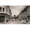 AVRANCHES  - RUE DE LA CONSTITUTION - VOITURES - CARTE AVEC TEXTE DATEE DE 1961.