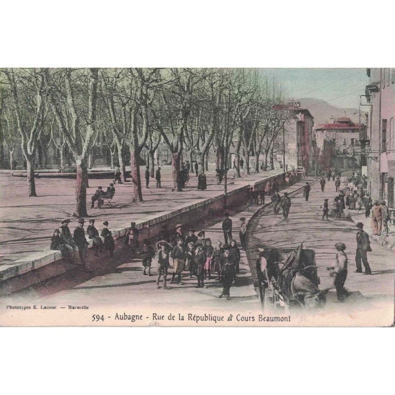 AUBAGNE - RUE DE LA REPUBLIQUE ET COURS BEAUMONT - CARTE AVEC TEXTE.