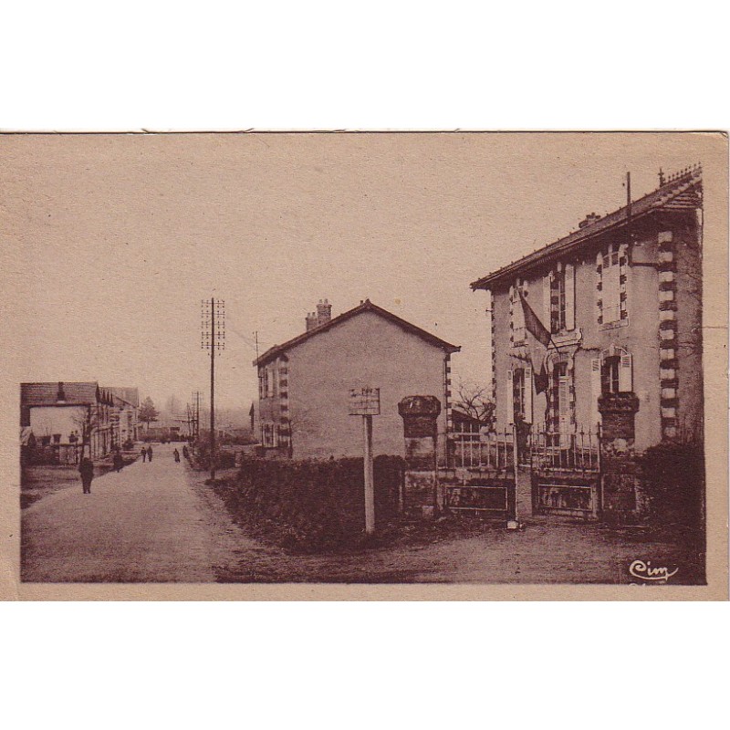 ROUMAZIERES - GENDARMERIE NATIONALE ET RUE DE LA GARE  - CARTE NON CIRCULEE - ENTAILLE.