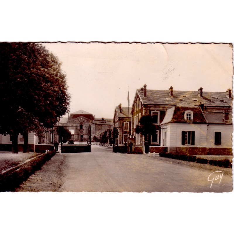 RUEIL MALMAISON - CASERNE GUYNEMER - CARTE DATEE DE 1956.