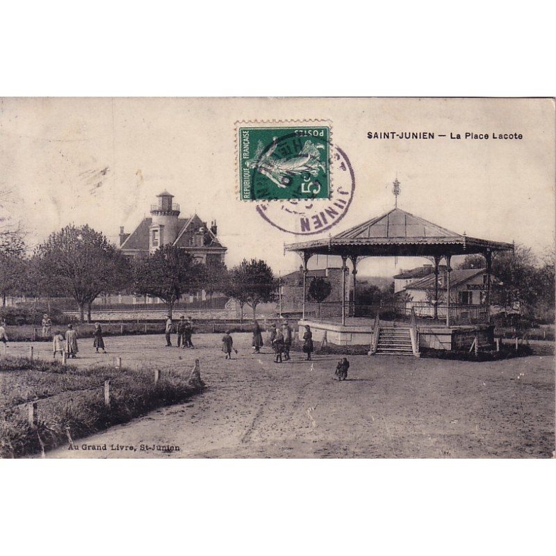 SAINT JUNIEN - LA PLACE LACOTE - LE QUIOSQUE A MUSIQUE - ANIMATION - CARTE DATEE DE 1910.