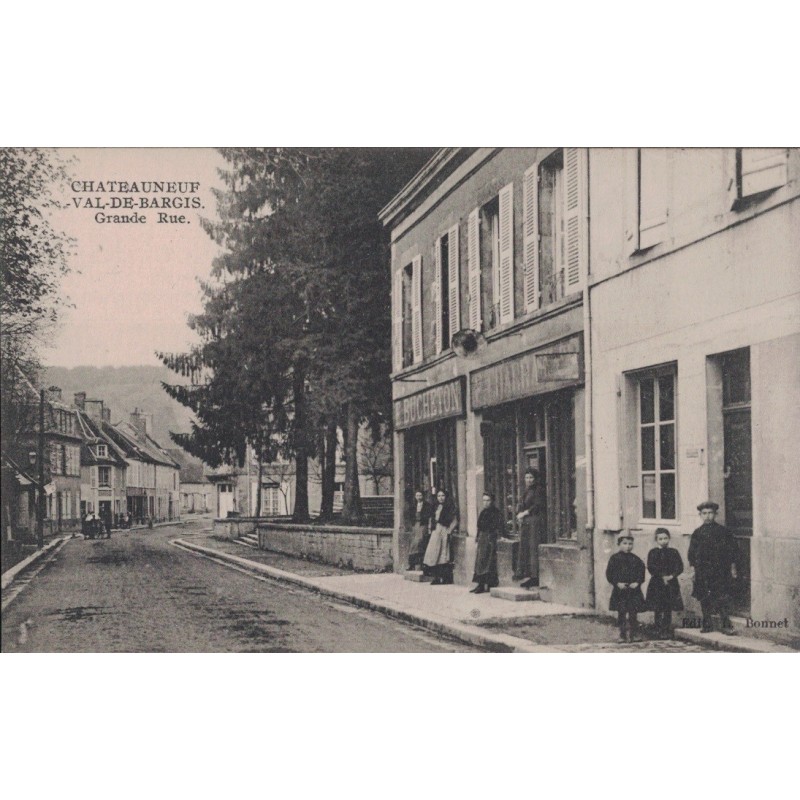 CHATEAUNEUF VAL DE BARGIS - GRANDE RUE - ANIMATION - COMMERCE - CARTE DATEE DE 1918.