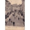 TARASCON - UNE ARRIVEE DE TAUREAUX - LA PLACE DU MARCHE - AVEC TEXTE.