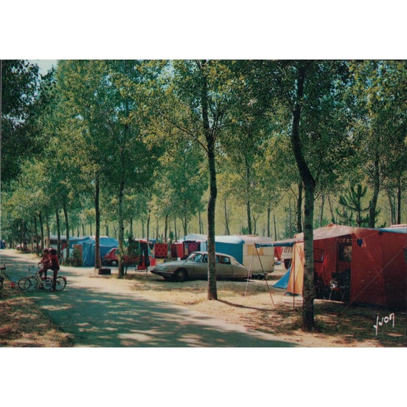 LA GRANDE MOTTE - LE CAMPING - VOITURE - VUE GENERALE - NON CIRCULEE.