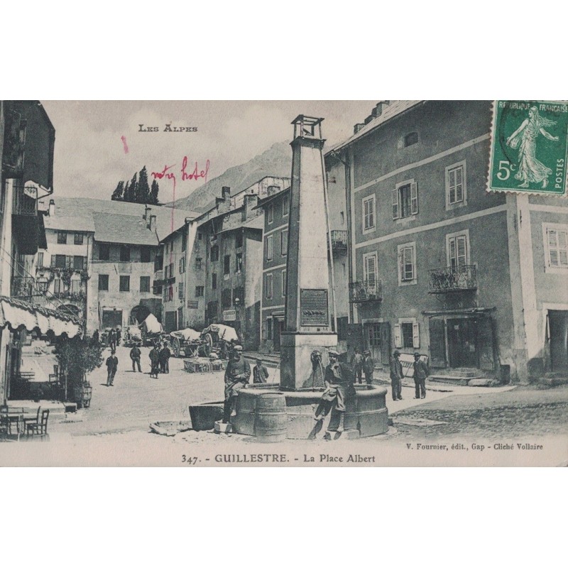 GUILLESTRE - LA PLACE ALBERT - ANIMATION - CARTE AVEC TEXTE.