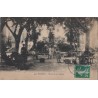 BANDOL - PLACE DE LA LIBERTE - LE MARCHE - ANIMATION - ENFANTS - CARTE DATEE DE 1909 - PETITE ENTAILLE.