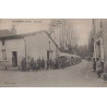 LA SAVONNIERES - RUE BASSE - CONVOI  DE VEHICULES MILITAIRES - ANIMATION SOLDAT - CARTE DATEE DE 1918 - VERSO CACHET HOPITAL.