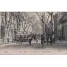 DIGNE - BOULEVARD GASSENDI - DEFILE DU BATAILLON - CARTE AVEC TEXTE.