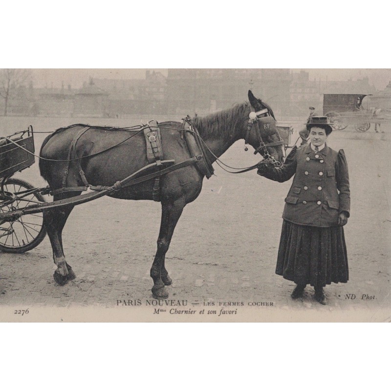 PARIS - LES FEMMES COCHER - MADAME CHARNIER ET SON FAVORI - CARTE DATEE DE 1907.