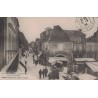 BEAUMONT - LA GRAND'RUE UN JOUR DE MARCHE  - ANIMATION - CARTE NDATEE DE 1904.