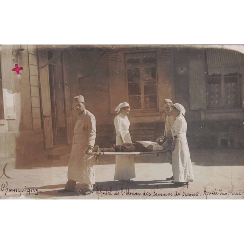 CHAMPIGNY SUR MARNE - HOPITAL DE L'UNION DES FEMMES DE FRANCE - L' ARRIVEE D4UN BLESSE - CARTE PHOTO - PEU COURANT.