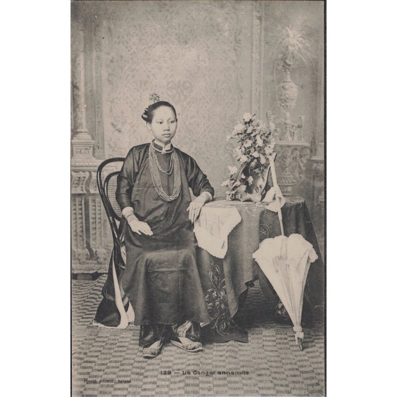 ANNAM - UNE CONGAI ANNAMITE - NON CIRCULEE.