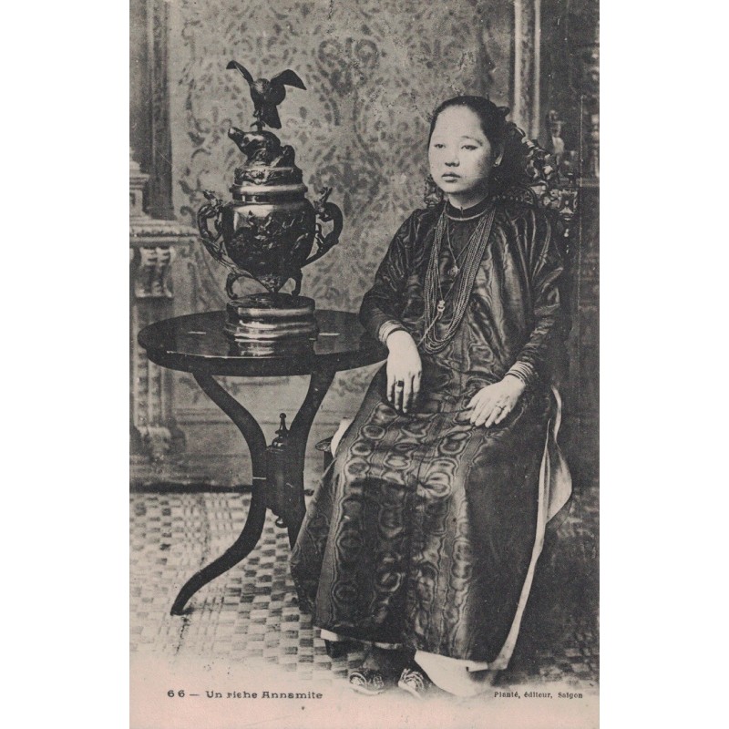 ANNAM - UNE CONGAI ANNAMITE - NON CIRCULEE.