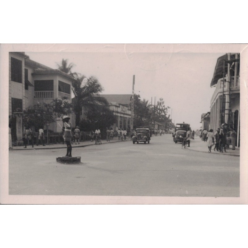 CAMEROUN - DOUALA CARREFOR PERSIDES - PHOTOGRAPHE PAULEAU DOUALA - CARTE PHOTO AVEC TEXTE.