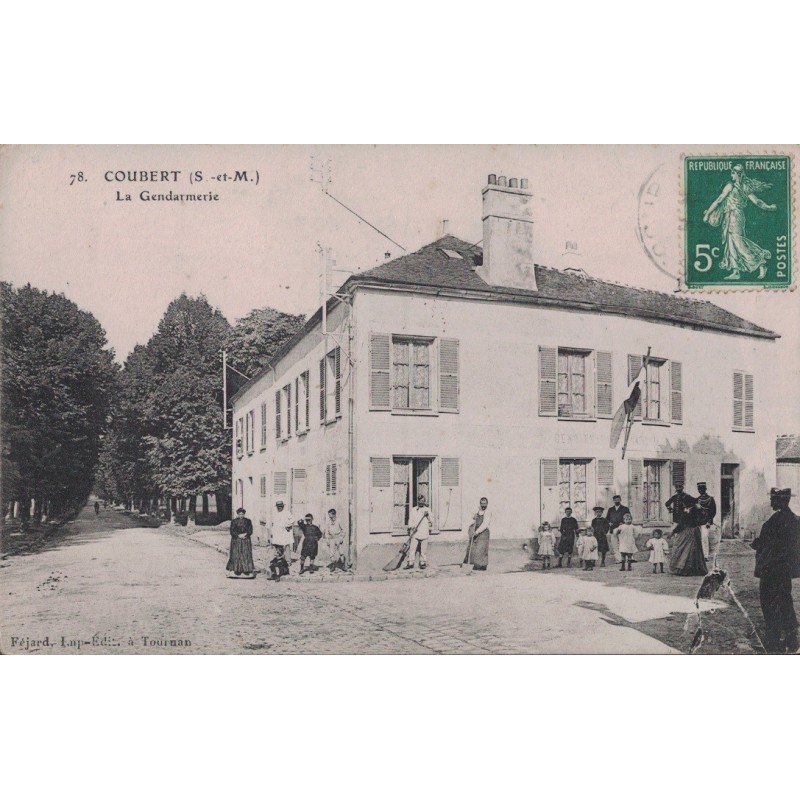 COUBERT - LA GENDARMERIE - ANIMATION - CARTE DATEE DE 1908.