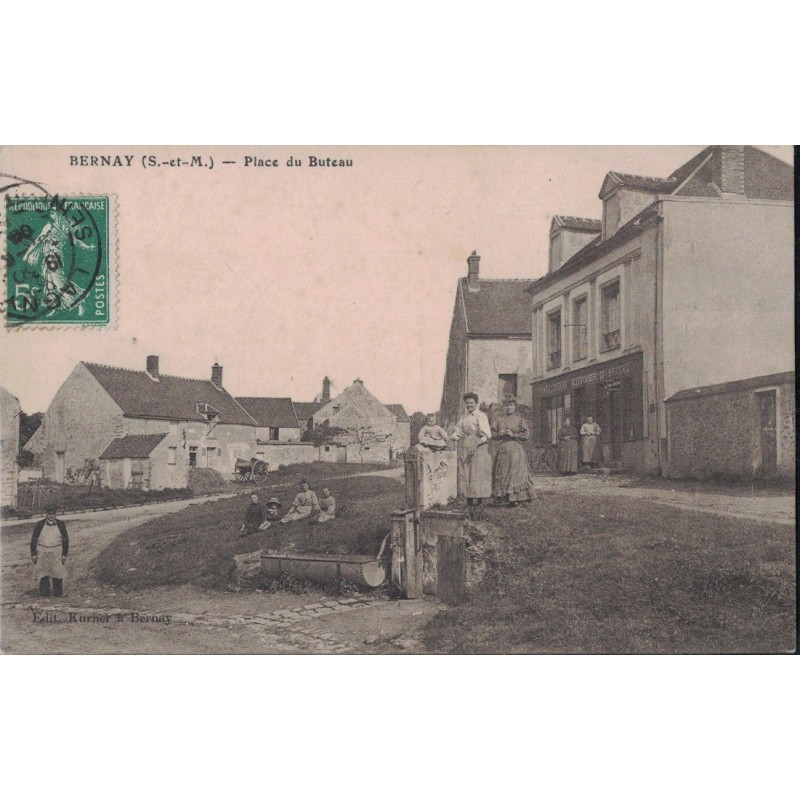 BERNAY - PLACE DE BUTEAU - ANIMATION - CARTE DATEE DE 1908.