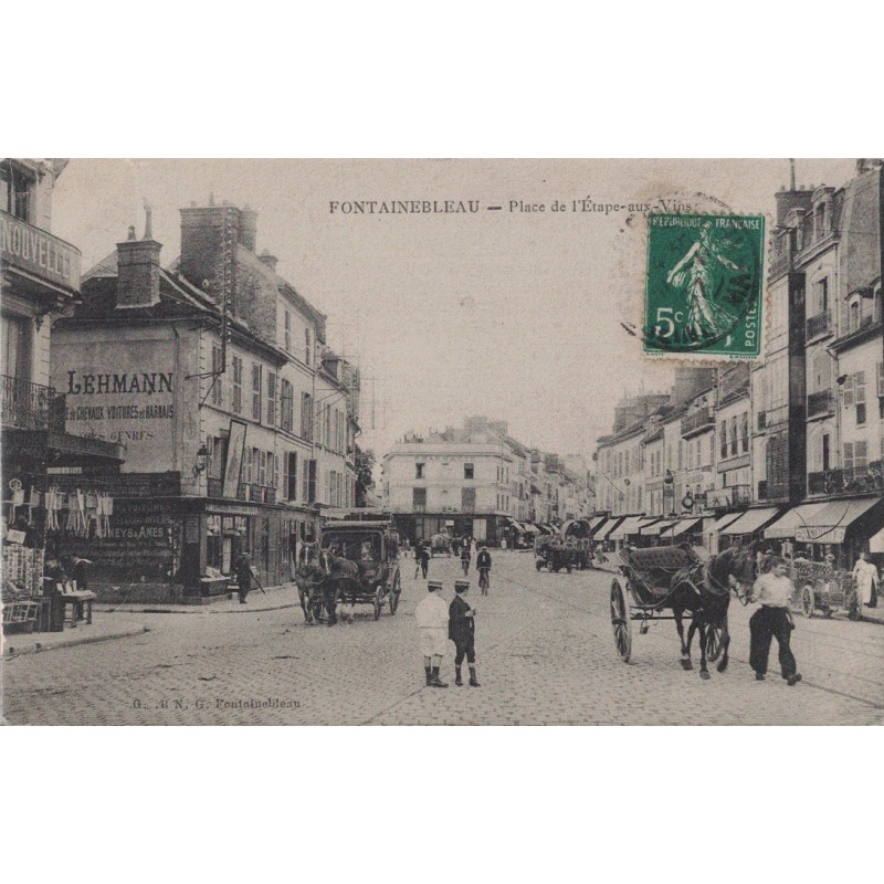 FONTAINEBLEAU - PLACE DE L'ETAPE AUX VINS - ANIMATION - CARTE DATEE DE 1907.