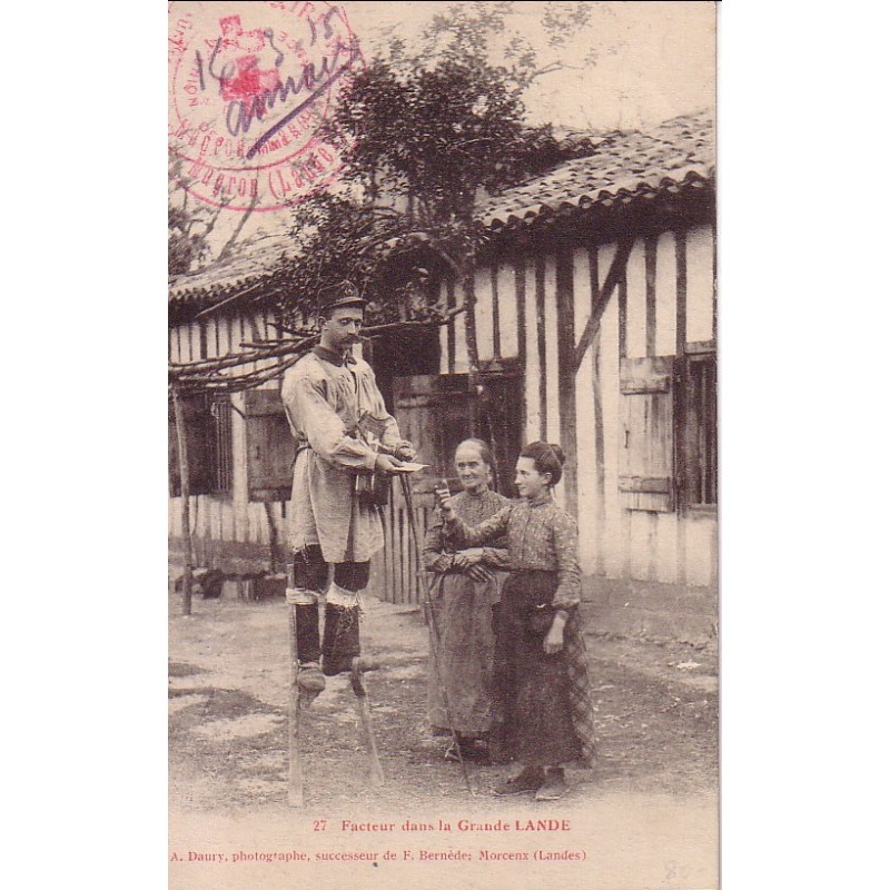 MUGRON - CACHET ROUGE HOPITAL AUXILIAIRE DE MUGRON - FACTEUR DANS LA GRANDE LANDE - CARTE DATEE DE 1915.