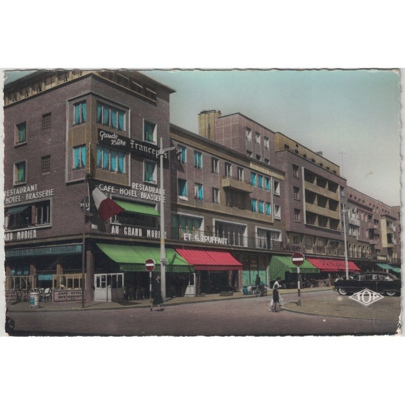 DUNKERQUE - PLACE JEAN BART - COMMERCES - HOTEL - CARTE AVEC TEXTE.