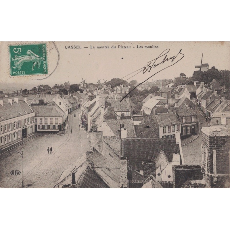 CASSEL - LA MONTEE DU PLATEAU - LES MOULINS - CARTE DATEE DE 1911.