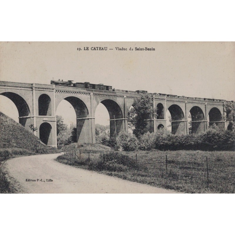 LE CATEAU - VIADUC DE  SAINT BENIN - LOCOMOTIVE - TRAIN  - CARTE DATEE DE 1921.