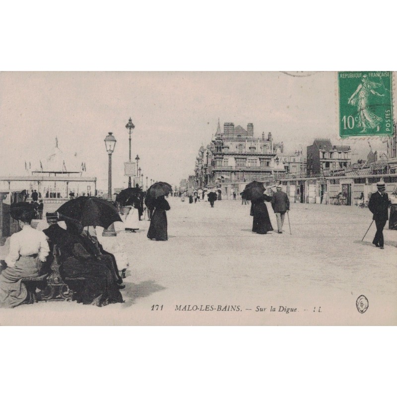 MALO LES BAINS - SUR LA DIGUE - CARTE DATEE DE 1923.