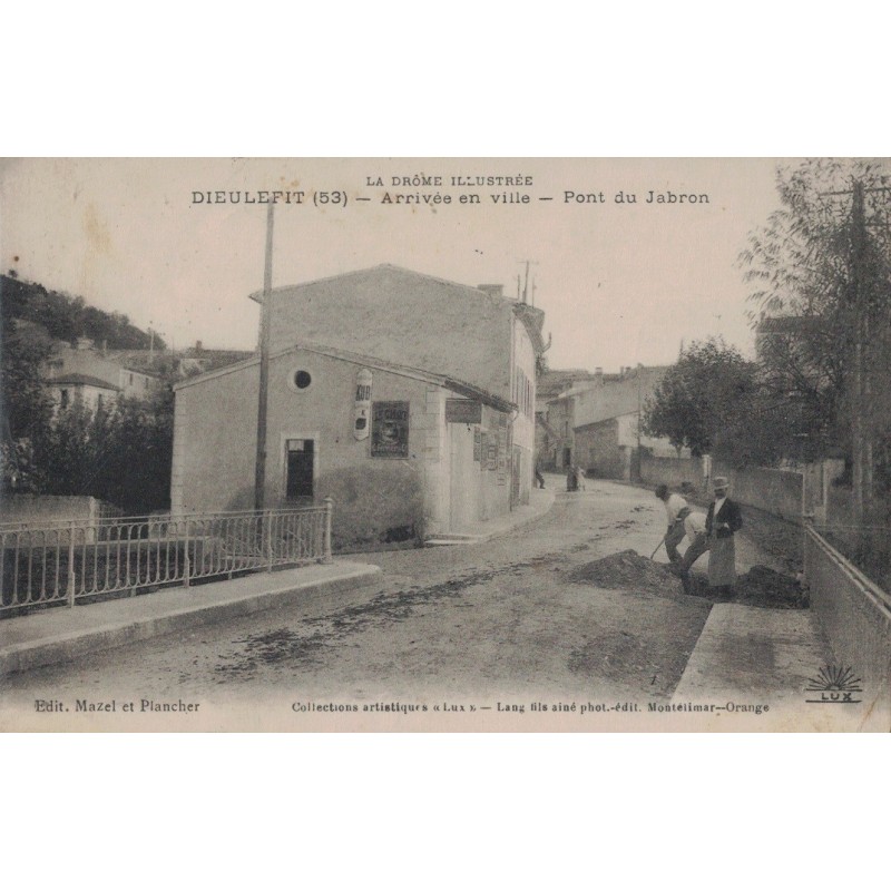 DIEULEFIT - ARRIVEE EN VILLE - PONT DU JABRON - TRAVAUX SUR LA ROUTE - CARTE DATEE DE 1914.