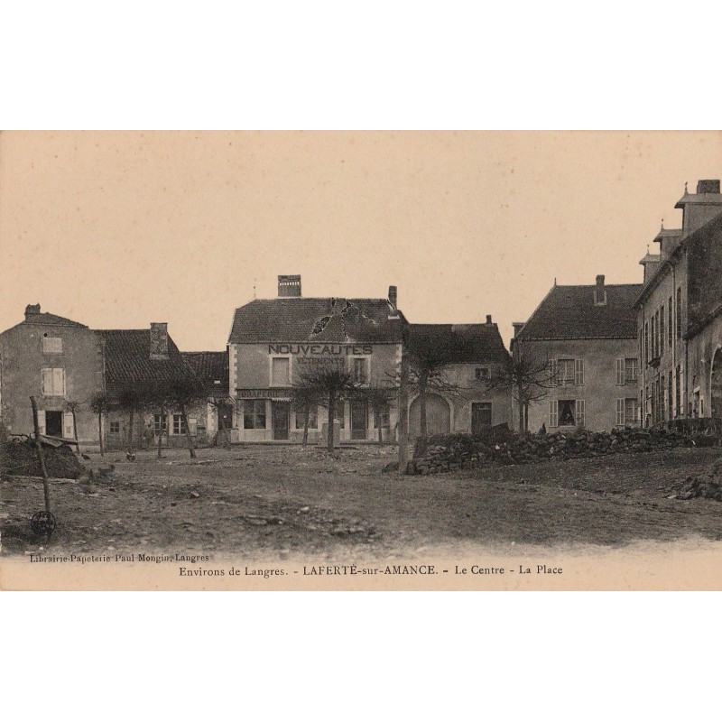 LAFERTE SUR AMANCE - LE CENTRE - LA PLACE - CARTE NON CIRCULEE.
