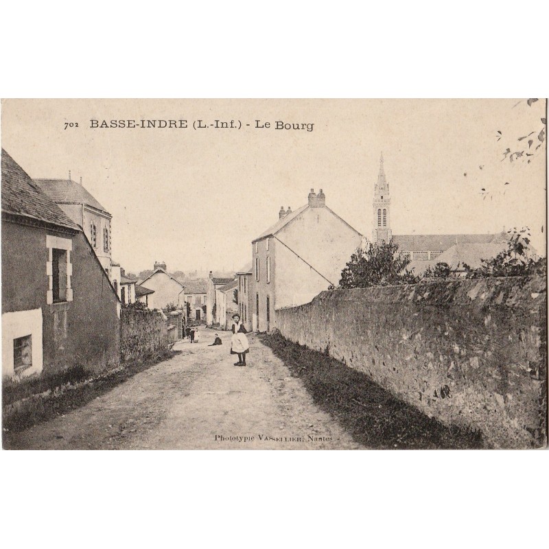 BASSE INDRE - LE BOURG - ANIMATION - CARTE DATEE DE 1908.