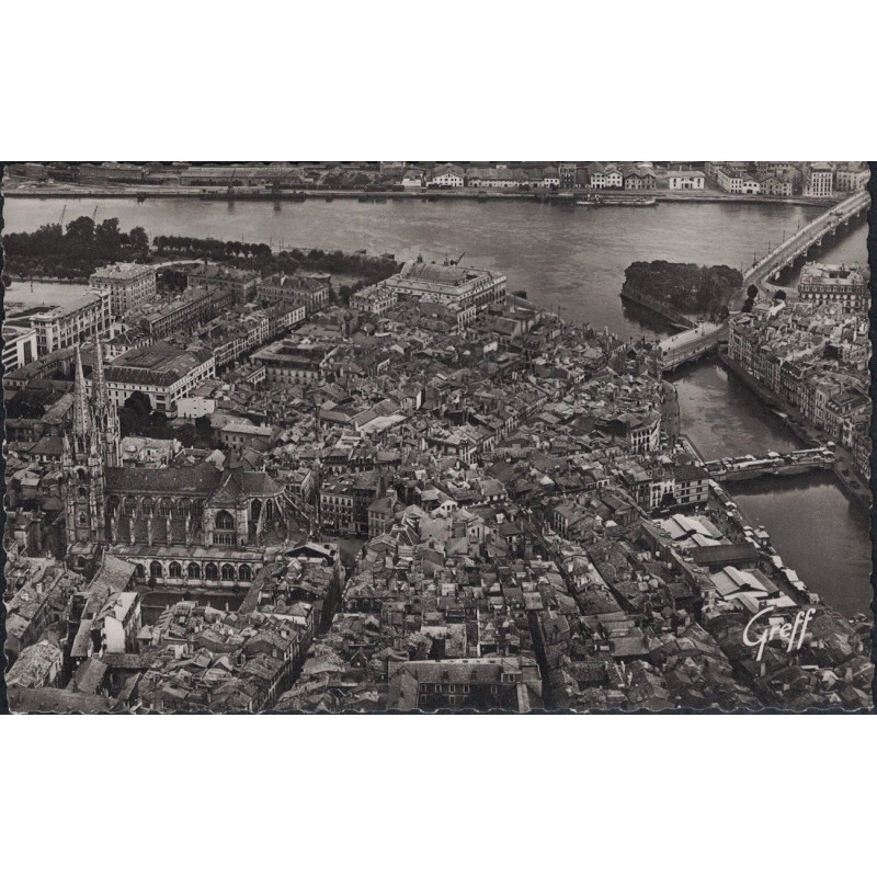 BAYONNE - VUE AERIENNE - LA CATHEDRALE, LA NIVE, L'ADOUR ET VUE GENERALE DE LA VILLE - CARTE NEUVE.