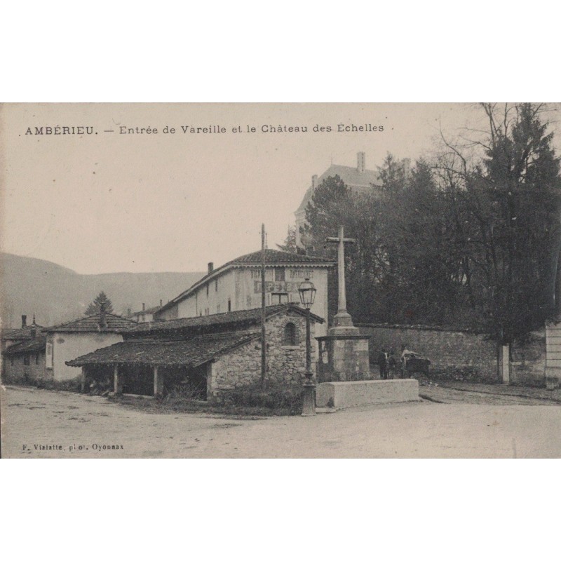AMBERIEU - ENTREE DE VAREILLE ET LE CHATEAU DES ECHELLES -  CARTE DATEE DE 1914.