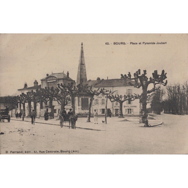 BOURG - PLACE ET PYRAMIDE JOUBERT - CARTE DATEE DE 1914.