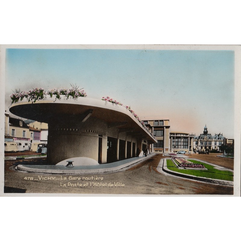 VICHY - LA GARE ROUTIERE - LA POSTE ET L'HOTEL DE VILLE - CARTE DATEE DE 1942.