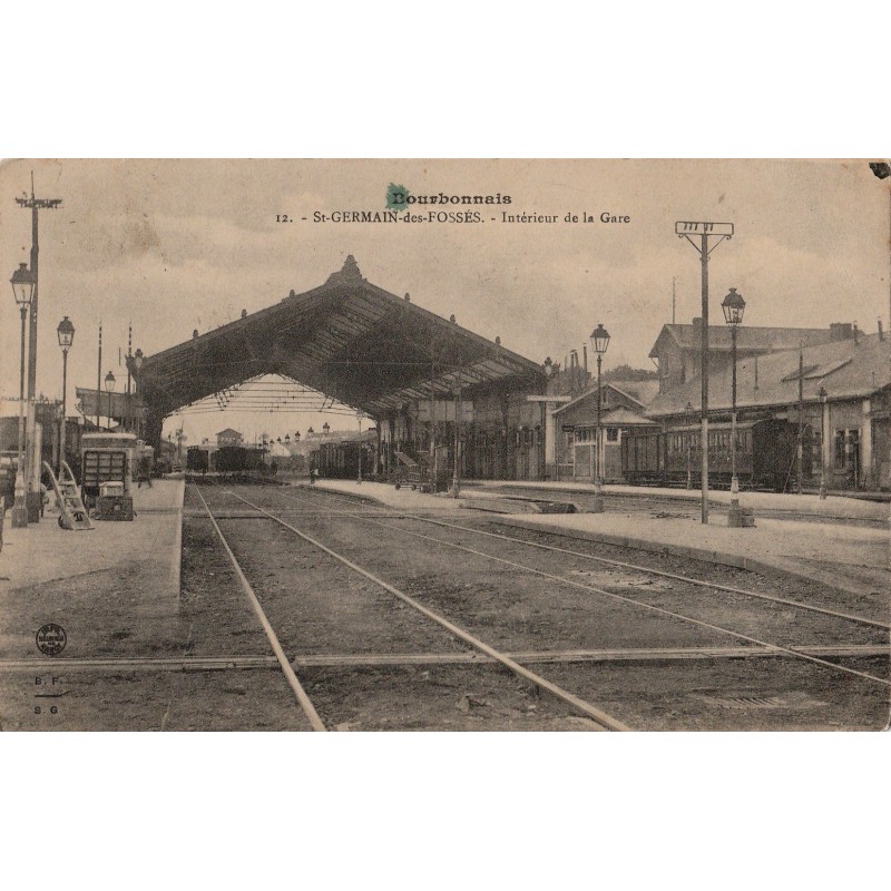 SAINT GERMAIN DES FOSSES - INTERIEUR DE LA GARE - CARTE DATEE DE 1910.