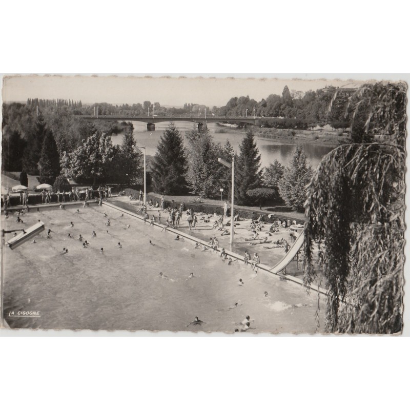 VICHY - STADE NAUTIQUE DE BELLERIVE - L'ALLIER ET LE PONT A.BRIAND - CARTE DATEE DE 1967.