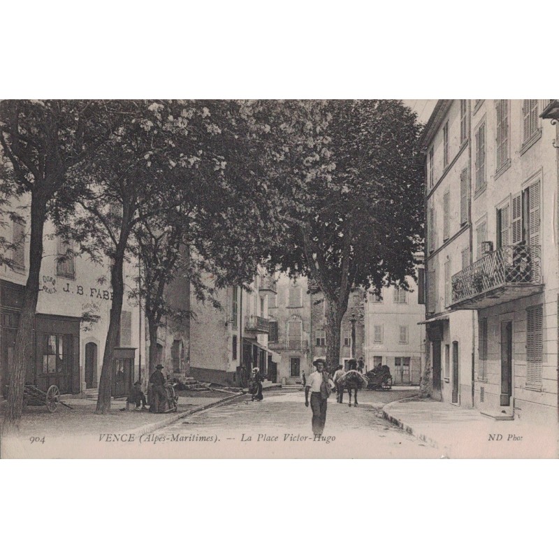 VENCE - LA PLACE VICTOR-HUGO - ANIMATION - CARTE DATEE DE 1907.