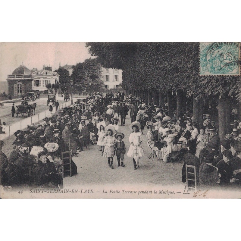 SAINT-GERMAIN-EN-LAYE - LAPETITE TERRASSE PENDANT LA MUSIQUE - BELLE ANIMATION - CARTE DATEE DE 1907.