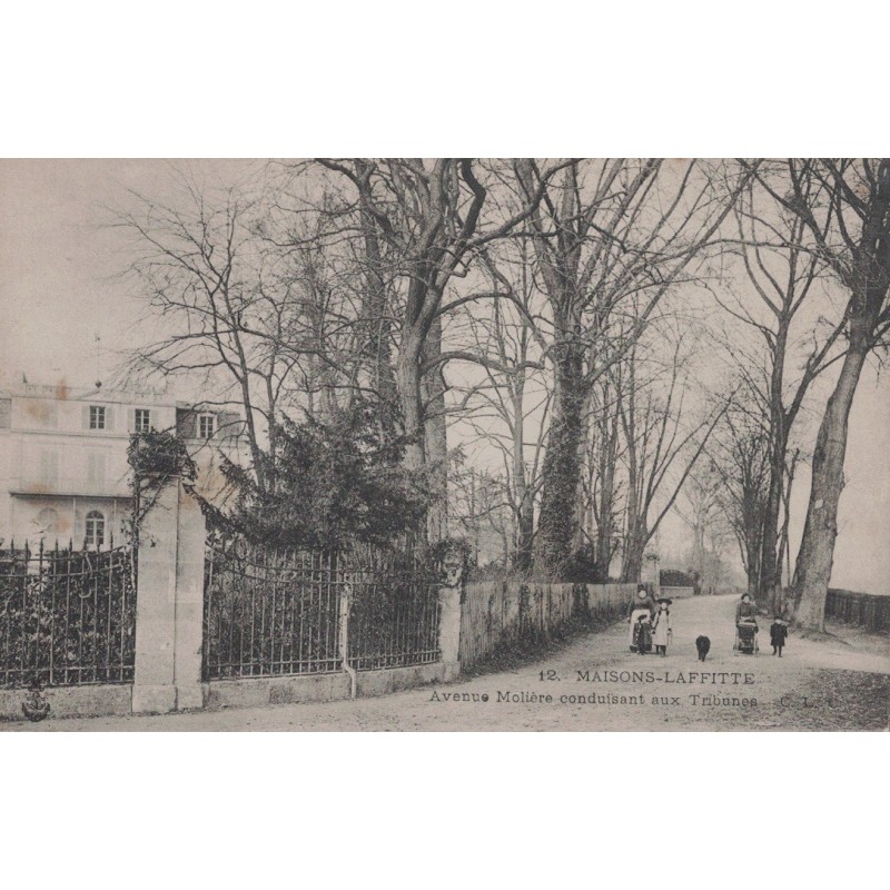 MAISONS LAFFITTE - AVENUE MOLIERE CONDUISANT AUX TRIBUNES - QUELQUES ROUSSEURS - CARTE DATEE DE 1905.