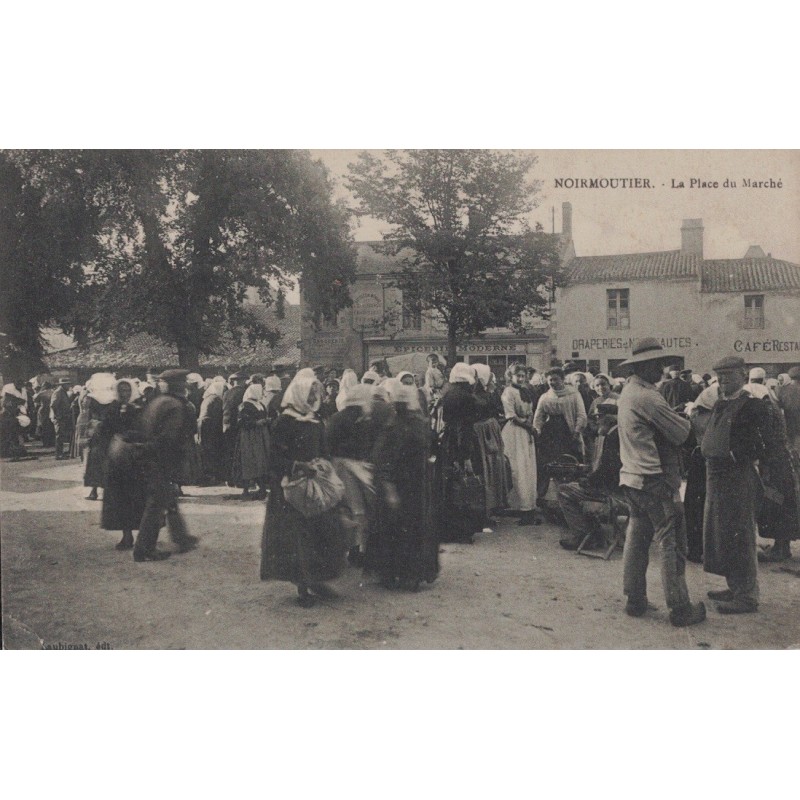 NOIRMOUTIER - LA PLACE DU MARCHE - SUPERBE ANIMATION - CARTE NEUVE.