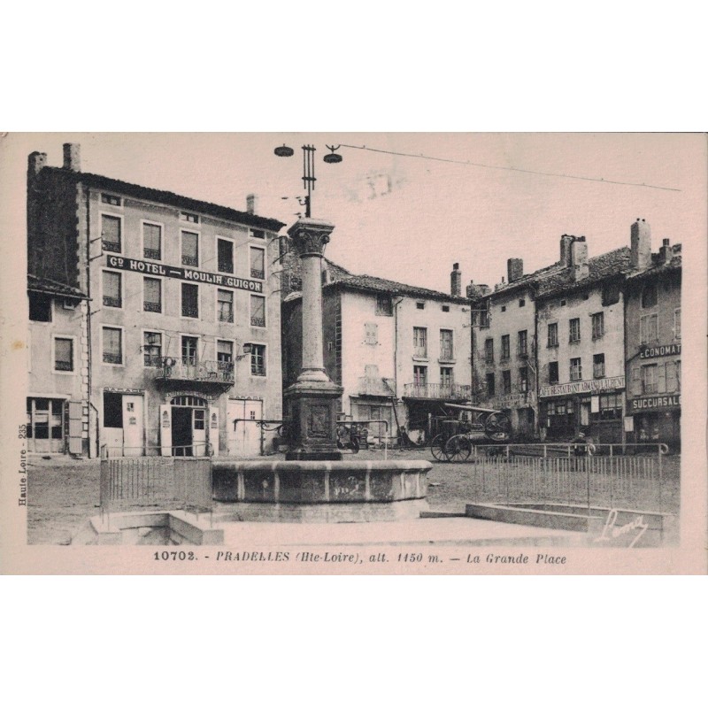 PRADELLES - LA GRANDE PLACE - GRAND HOTEL MOULIN GUIGON - CARTE DATEE DE 1941.