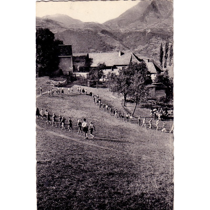 ENTREPIERRE - CENTRE DE VACANCES - LES BATIMENTS TERRAINS DE JEUX  - CARTE DATEE DE 1953.