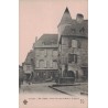 USSEL - PLACE D'ARMES ET MAISON GREGOIRE - CARTE NON CIRCULEE.