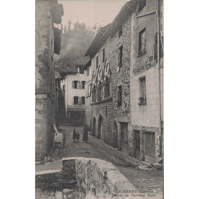 copy of copy of BRIVE - LA POSTE ET LE MONUMENT AUX MORTS - CARTE DATEE DE 1919.