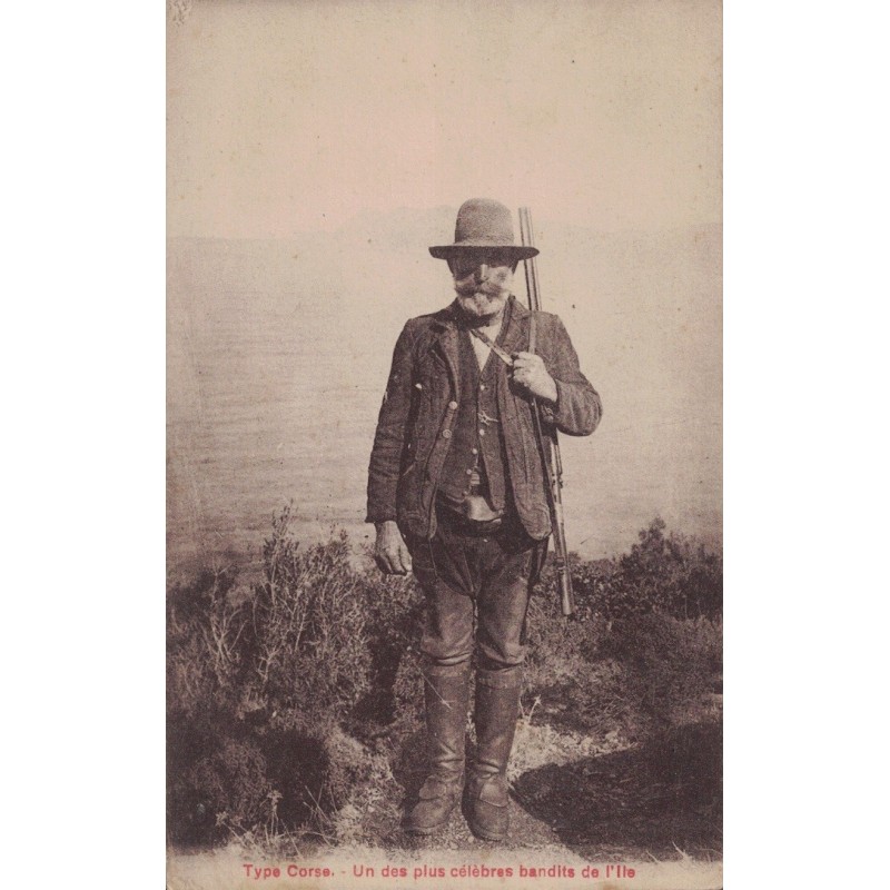 TYPE CORSE - UN DES PLUS CELEBRES BANDITS DE L'ILE - CARTE NON CIRCULEE.